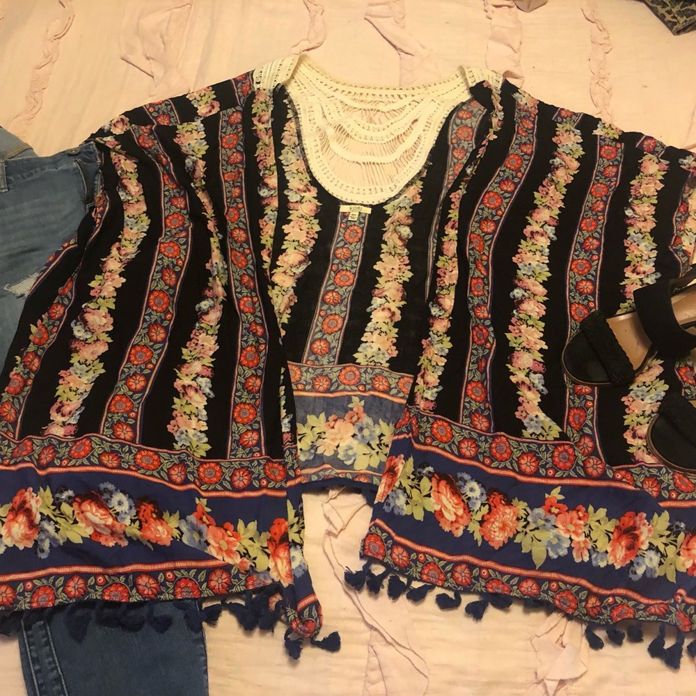 🔥🔥5/$50🔥🔥Black floral Kinono